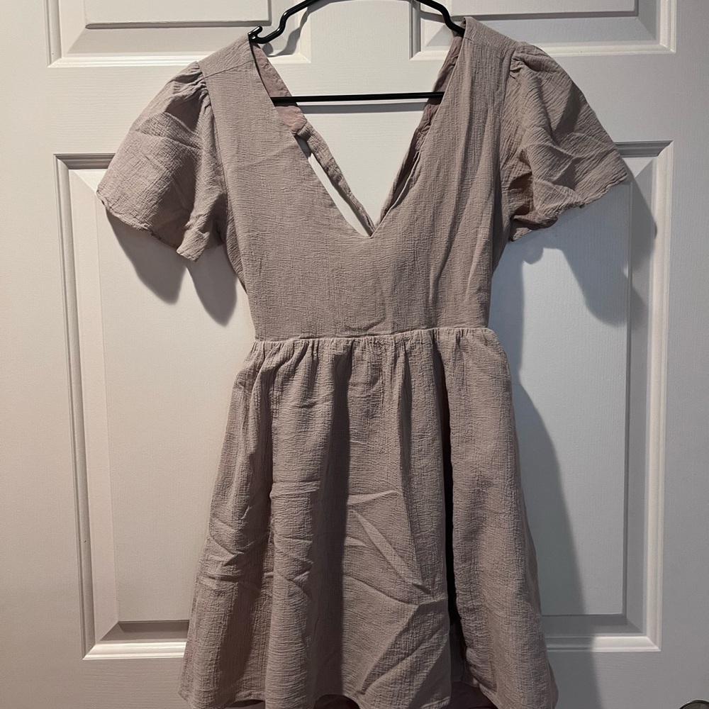 Light Taupe V-Neck Textured Short Sleeve Dress